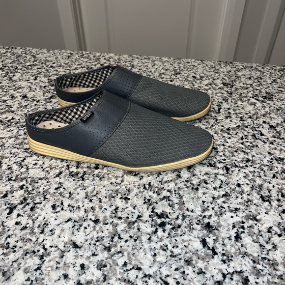 Gray slip on Sport shoes size 10 - Picture 3 of 4